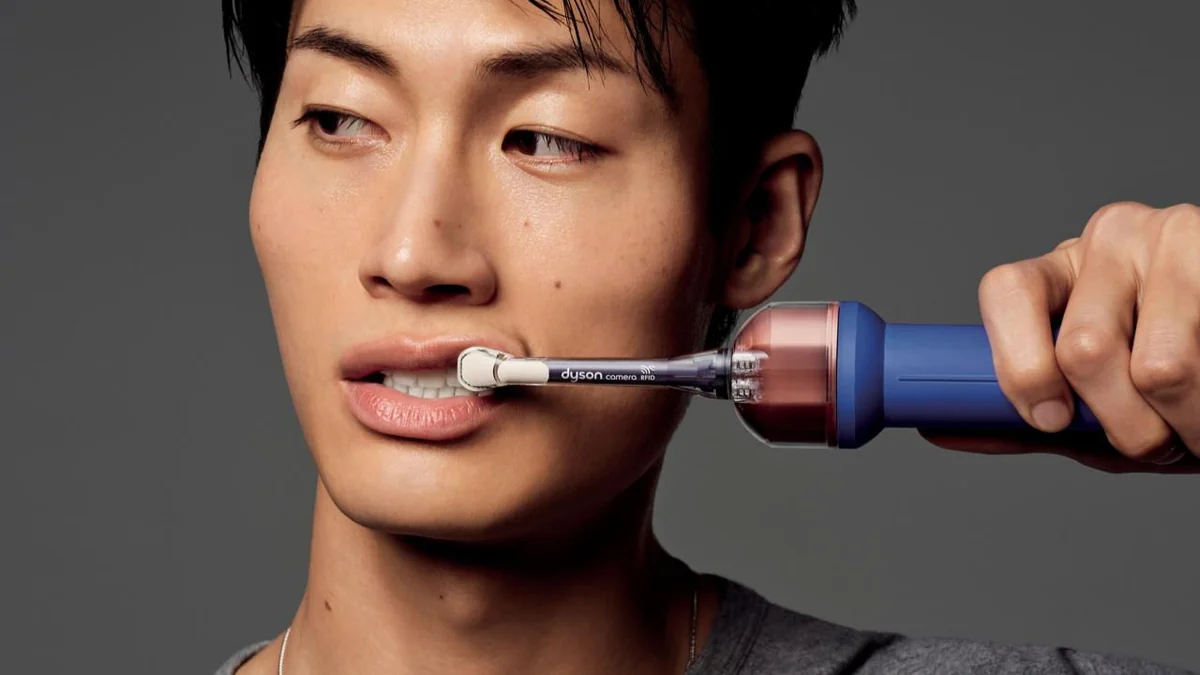 Dyson CameraJet con testina, videocamera integrata e base di ricarica